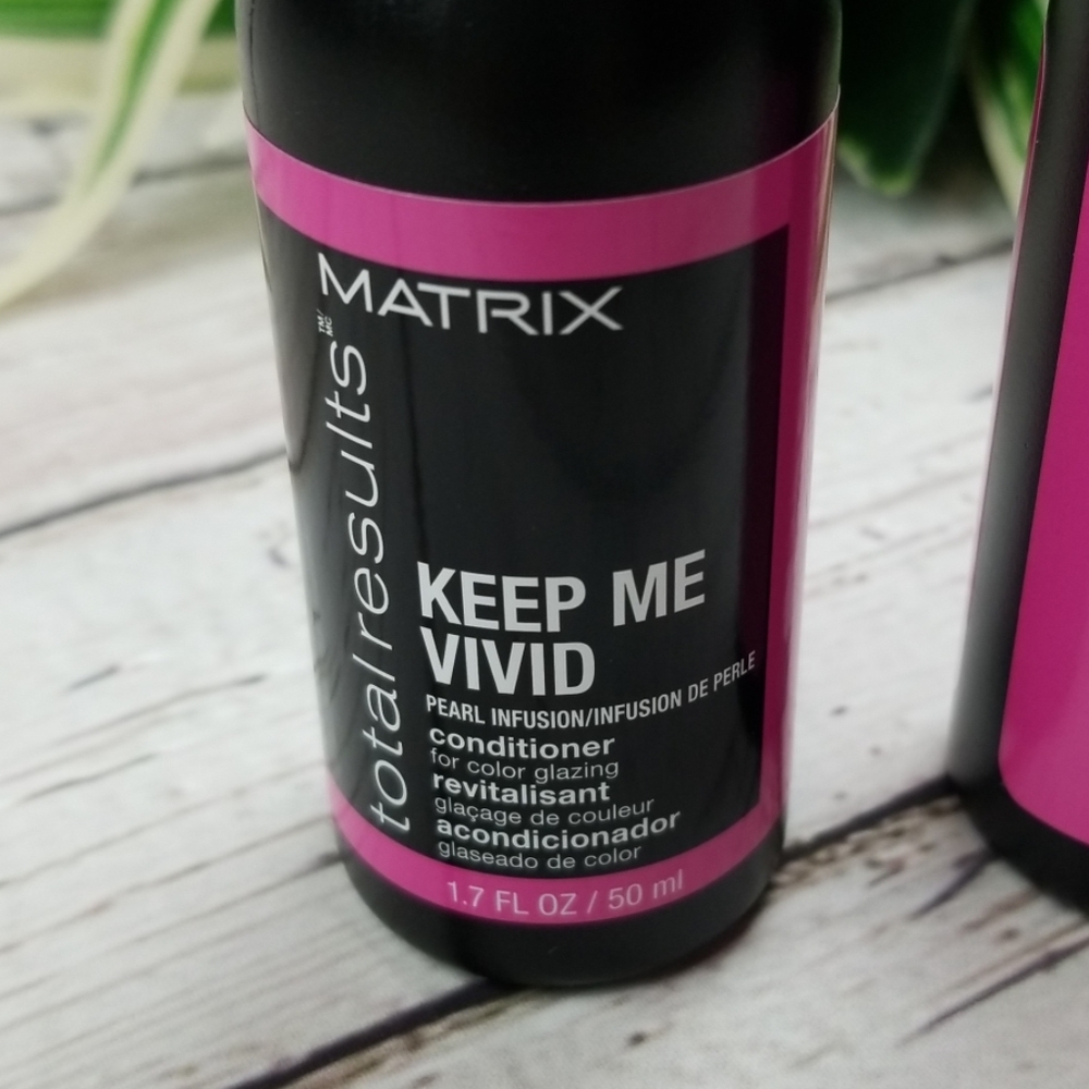Matrix Keep Me Vivid Travel Set - Picture 3 of 5